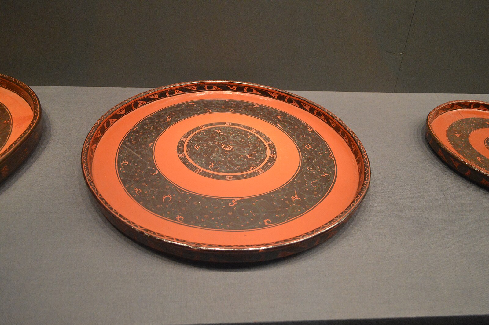 Red-and-black lacquer plate excavated at Mawangdui