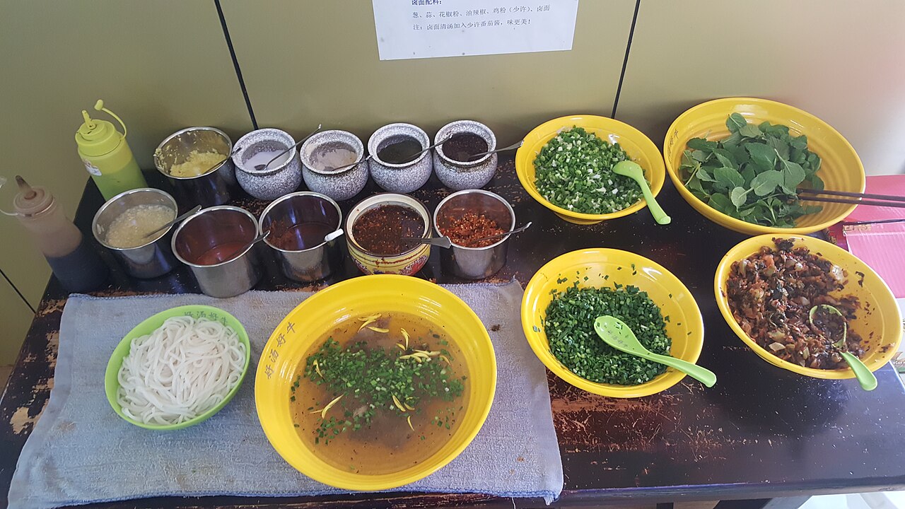 Context photograph of a Kunming rice-noodle bowl, not Mianzhu rice noodles