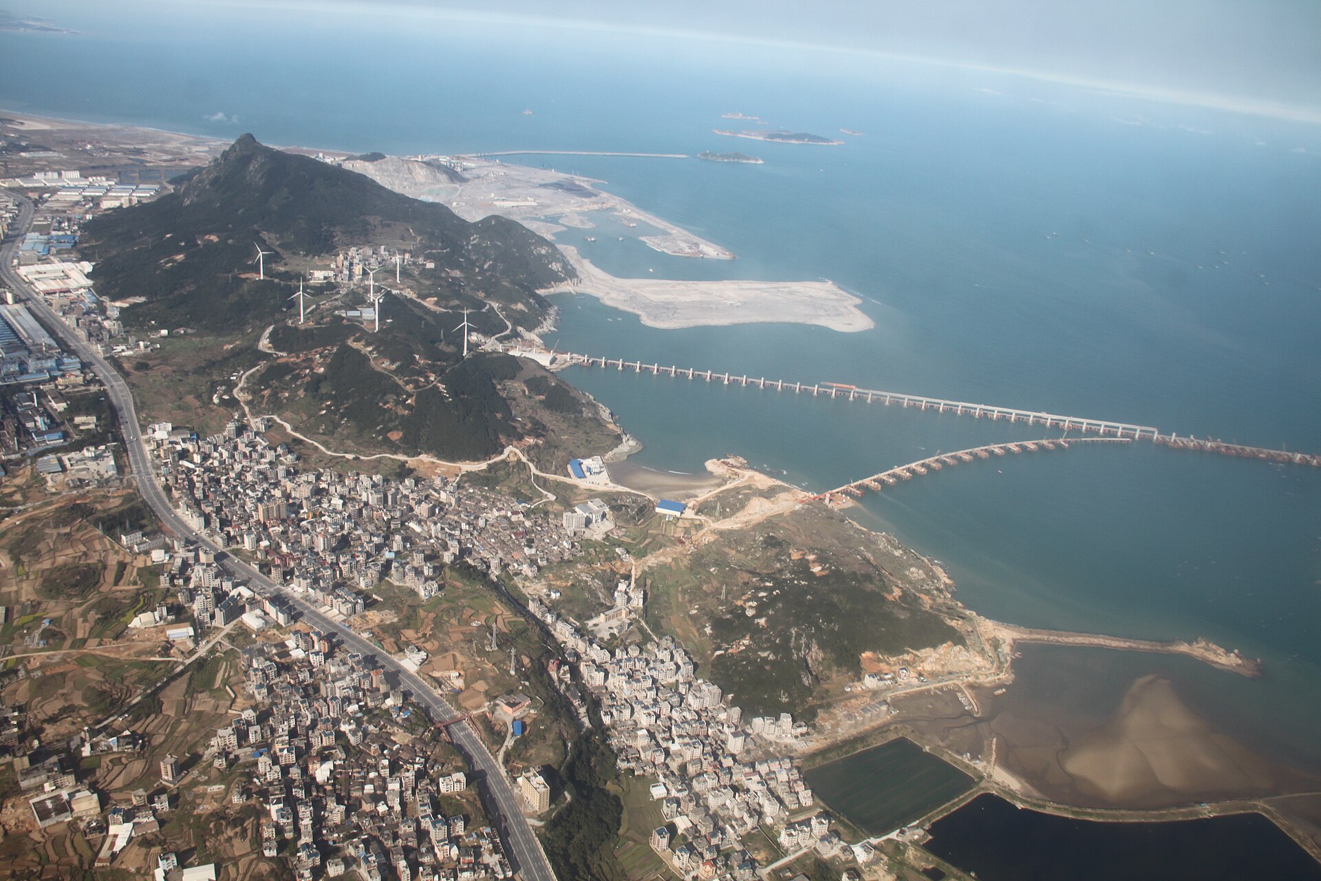 2017 aerial view of the Fuzhou approach to Pingtan Bridge and the exposed coast