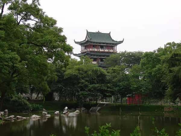 Bajing Pavilion in Ganzhou