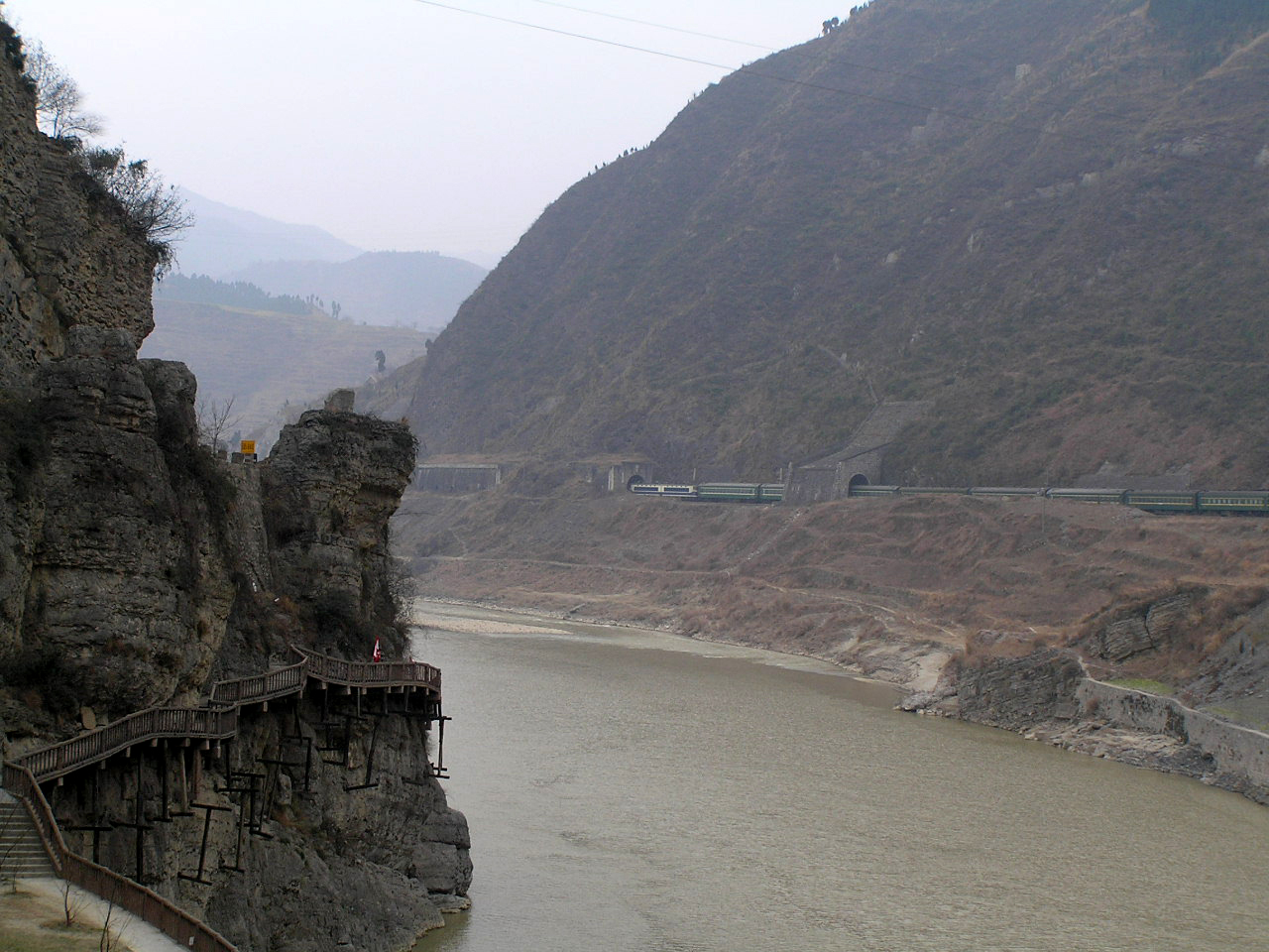Multiple transport layers at Mingyue Gorge