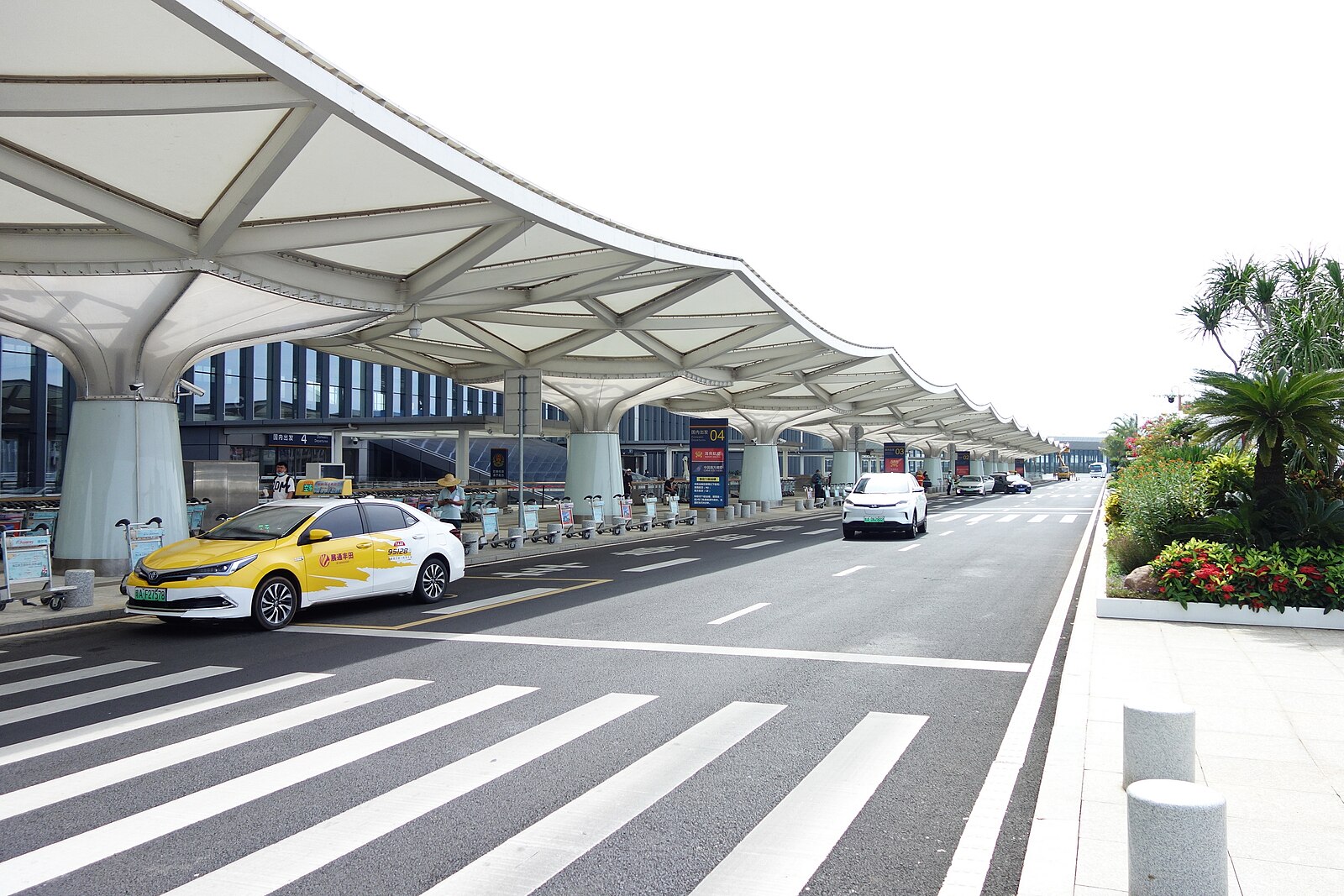 Terminal 2 curbside at Haikou Meilan International Airport