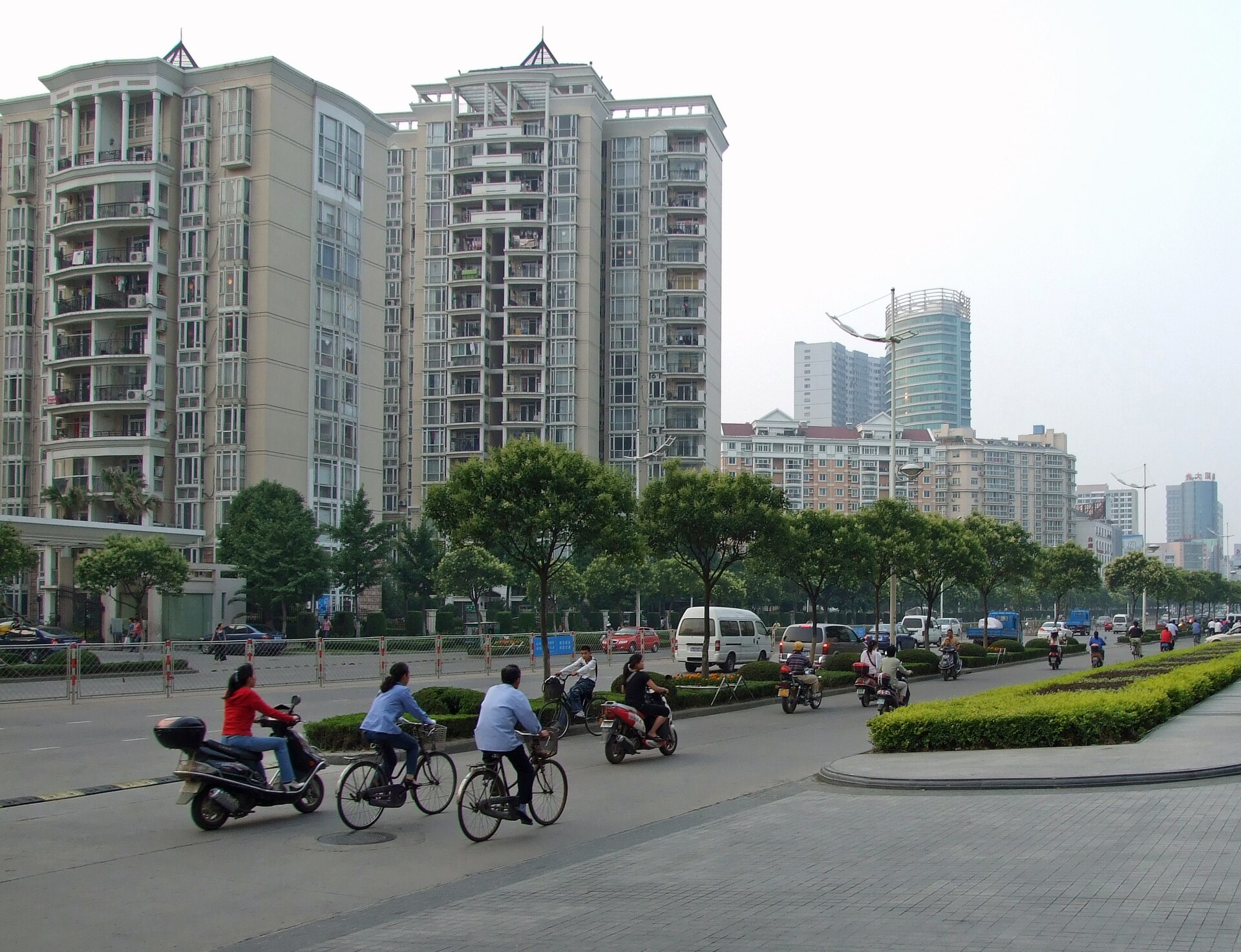 Street traffic, housing and shops on Shengli Road in 2008