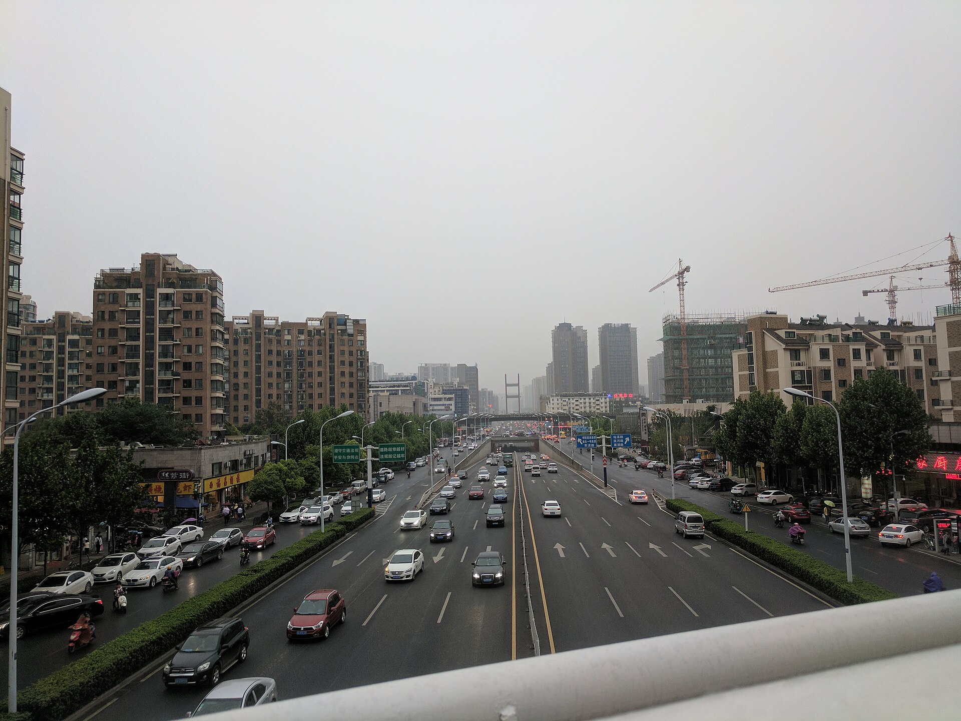 2017 view of traffic and construction along Hefei's Tongling Road corridor