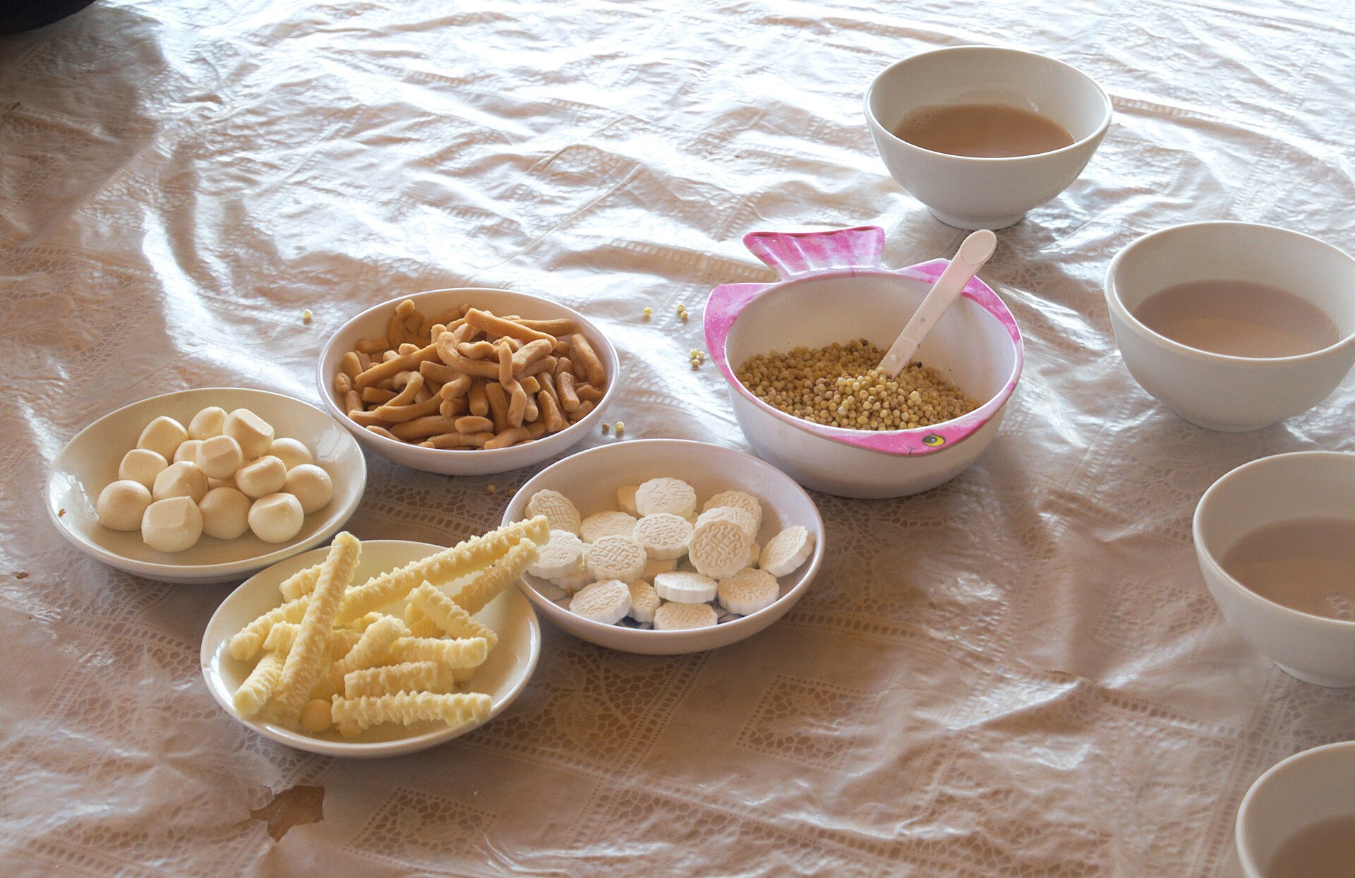 Bowls of milk tea with grain, dairy and fried accompaniments