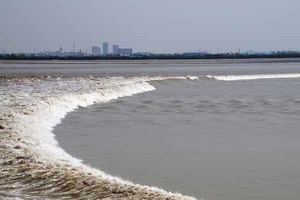 Yanguan tidal bore landscape in Jiaxing