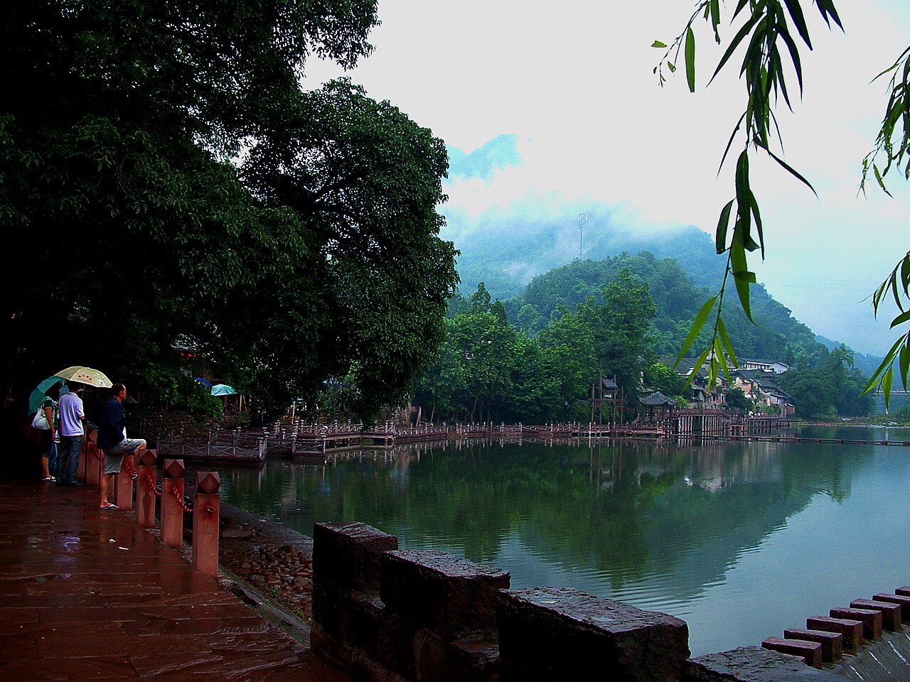 Riverside path and old banyan in Liujiang