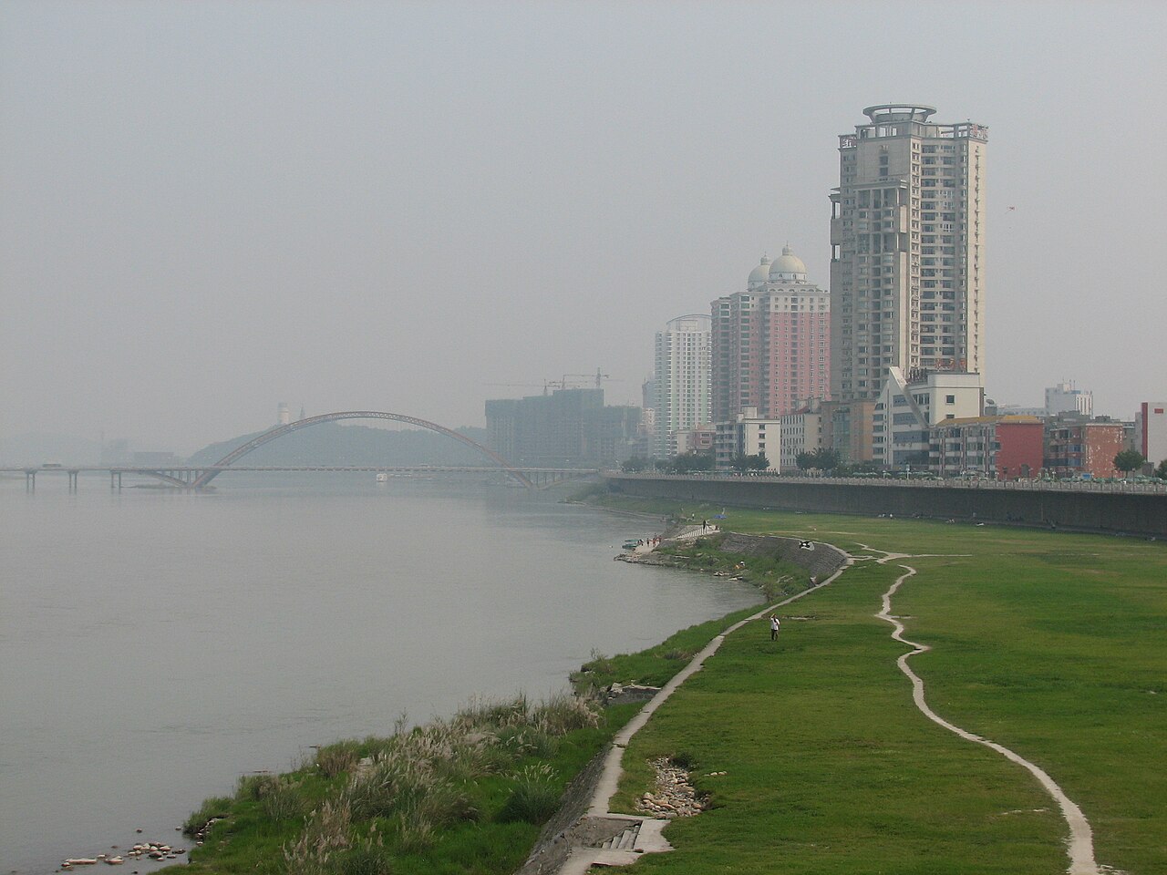Mianyang Riverside Park and Pujiang Bridge