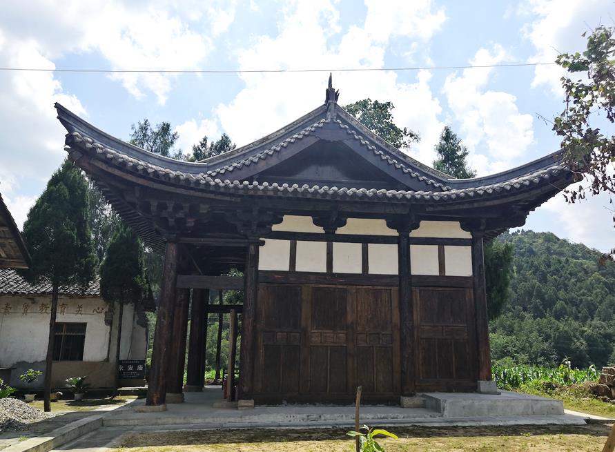 Main hall of Yongan Temple in Nanbu County