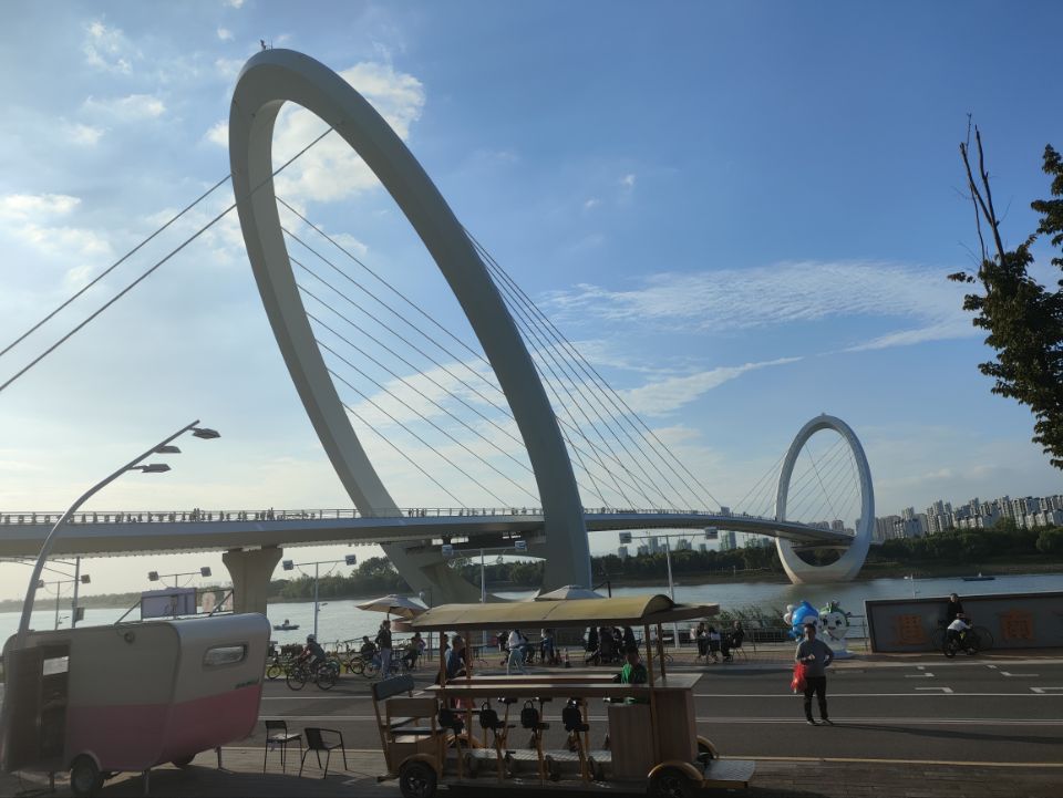 Full view of the ring-shaped Nanjing Eye Pedestrian Bridge