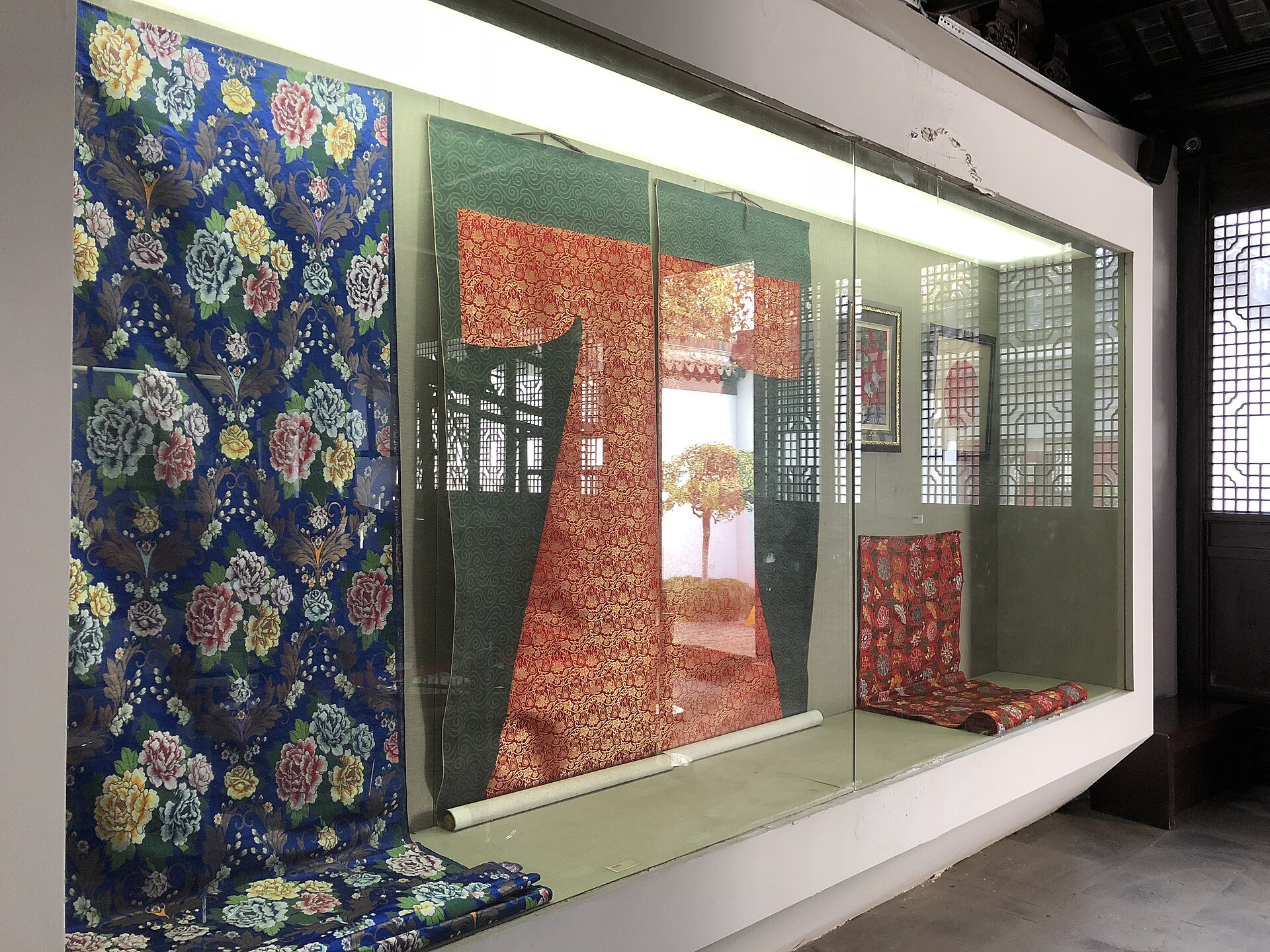 Patterned Nanjing Yunjin textiles behind glass in a museum
