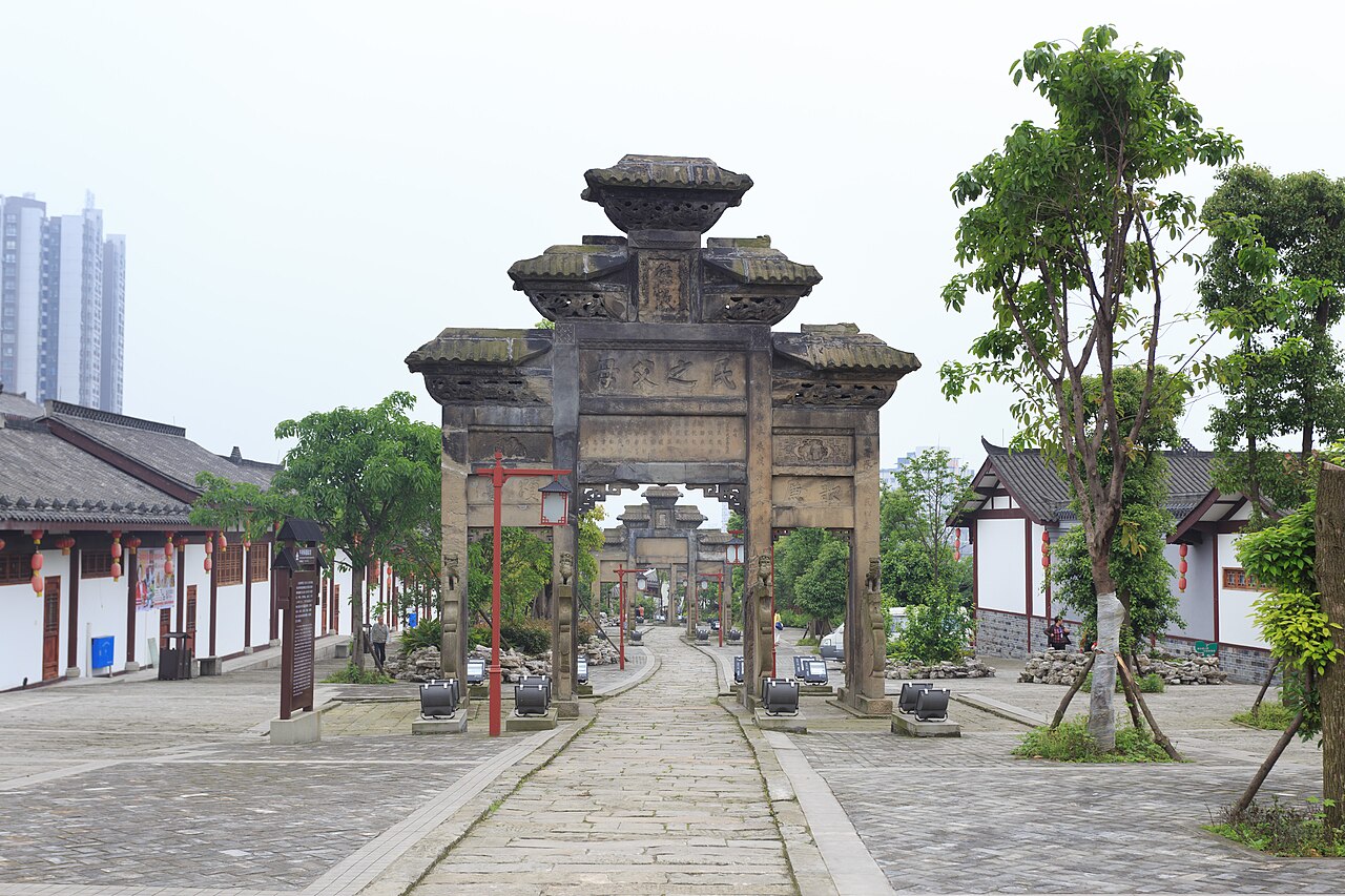 Niu Shumei memorial arch in Longchang