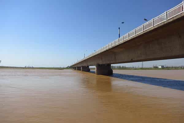 Yellow River bridge and bends in Ordos