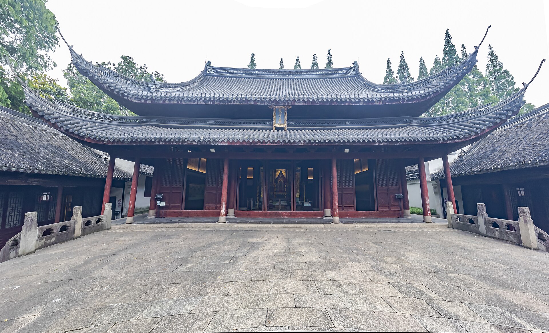 Symmetrical exterior view of Dacheng Hall at Jiading Confucian Temple