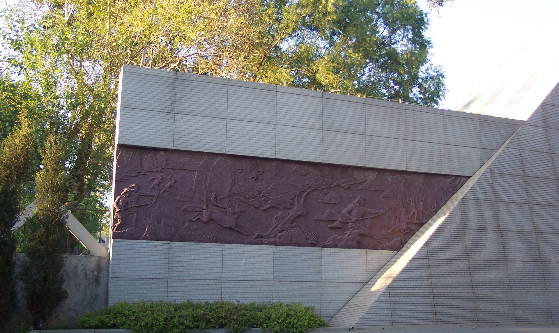 Modern angular wall and interpretive relief at the Xinle Site museum