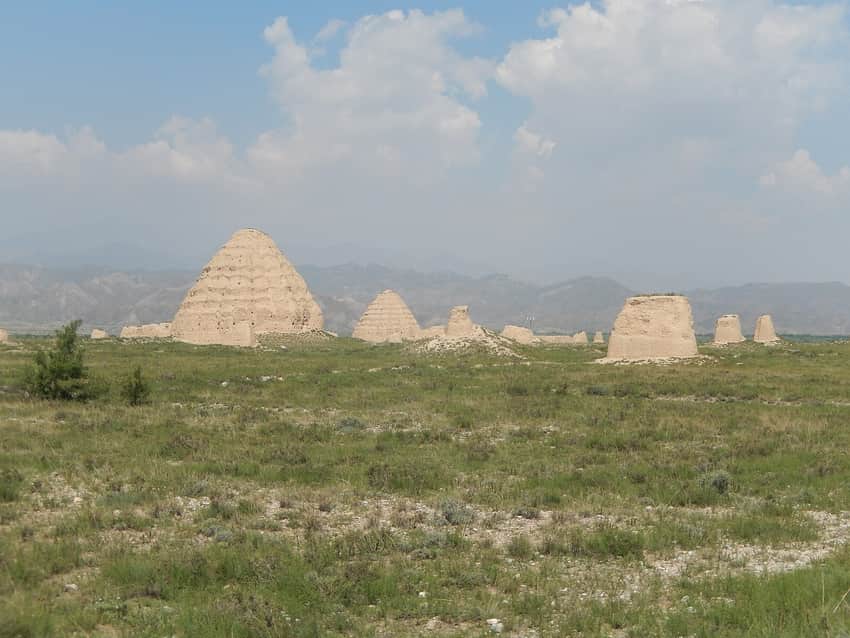 A second tomb-landscape view in the Yinchuan city profile