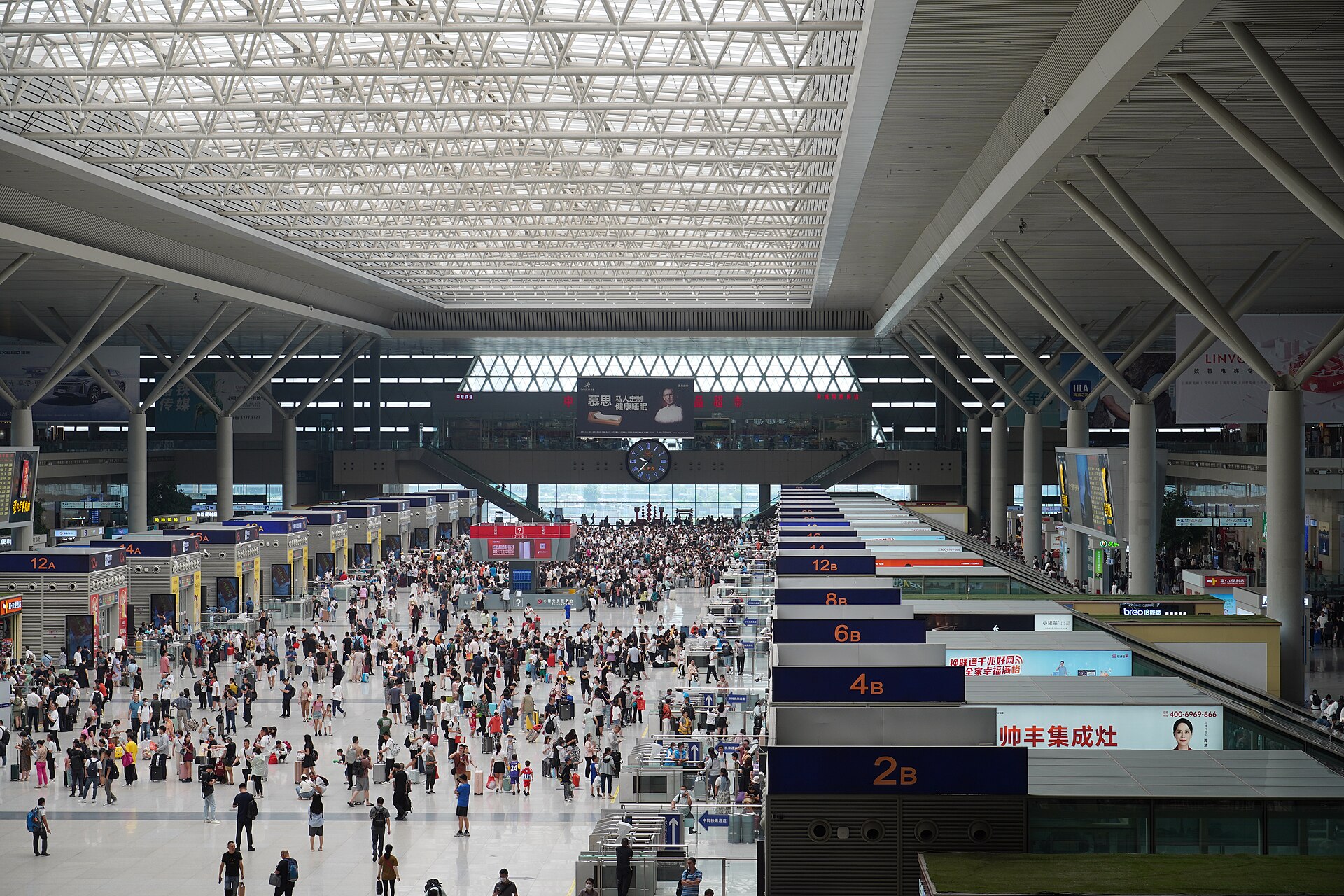 Passenger concourse viewed from a balcony at Zhengzhou East station