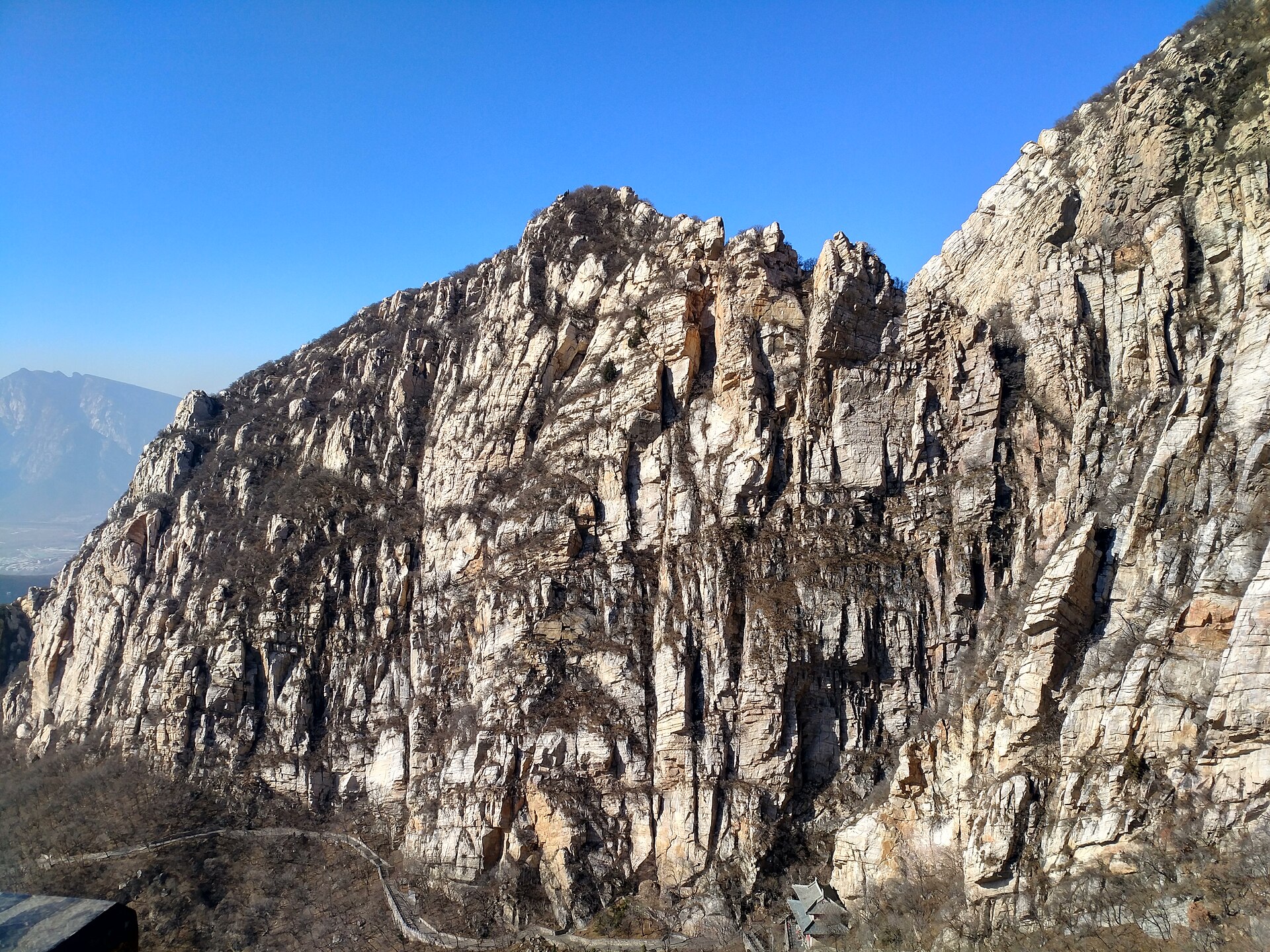 Winter ridges of Taishi Mountain at Songshan