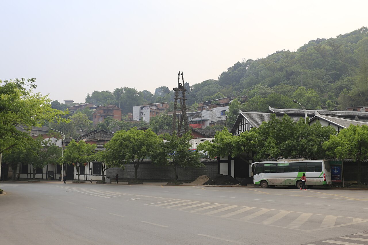 Timber drilling and lifting structure at Shenhai Well