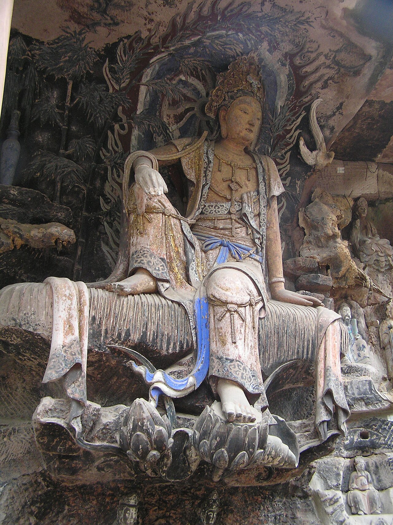 Tall painted Zizhu Guanyin figure at Pilu Cave